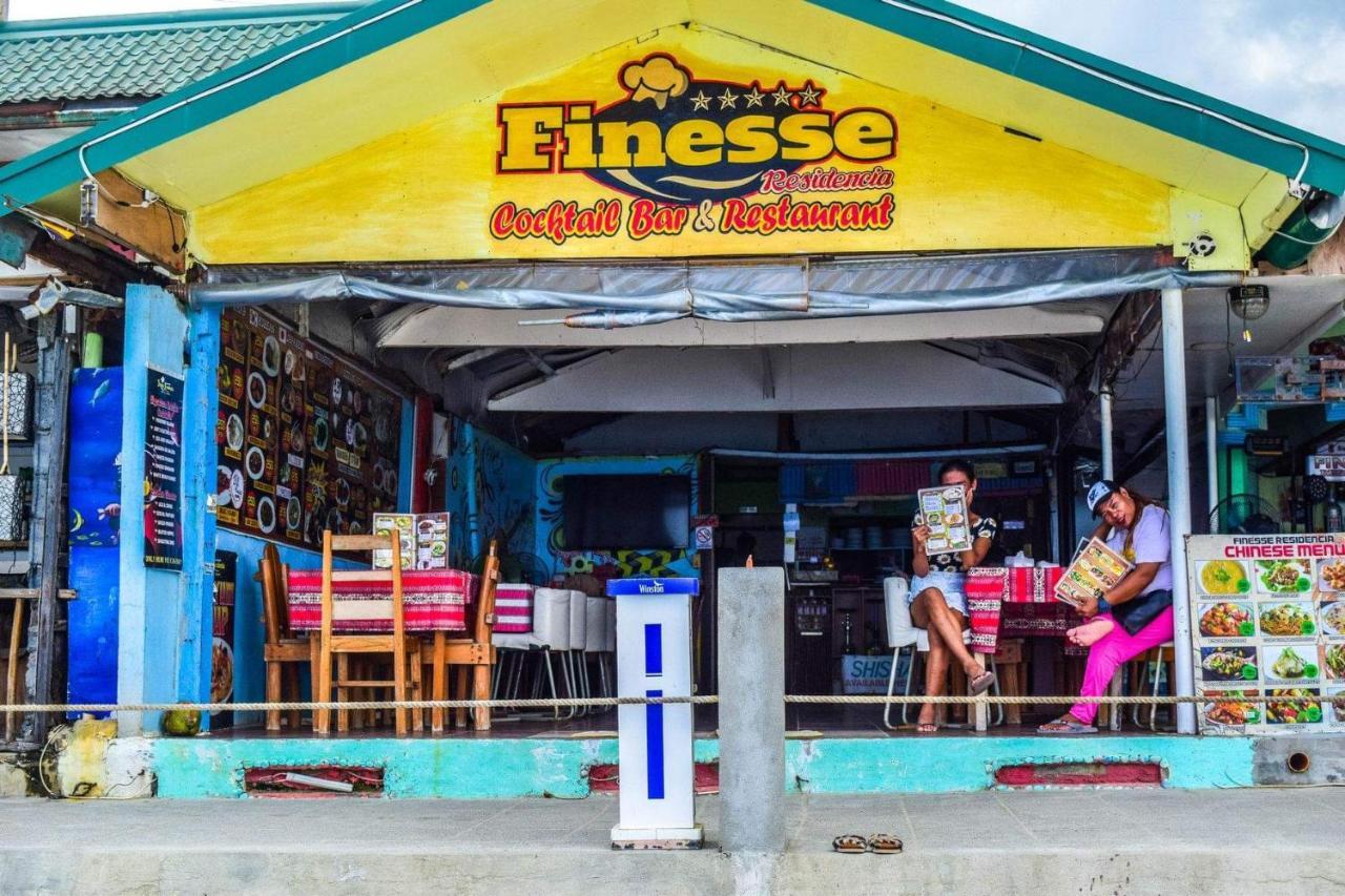 Finesse Residencia Cocktail Bar And Restaurant Hotel Puerto Galera Exterior foto